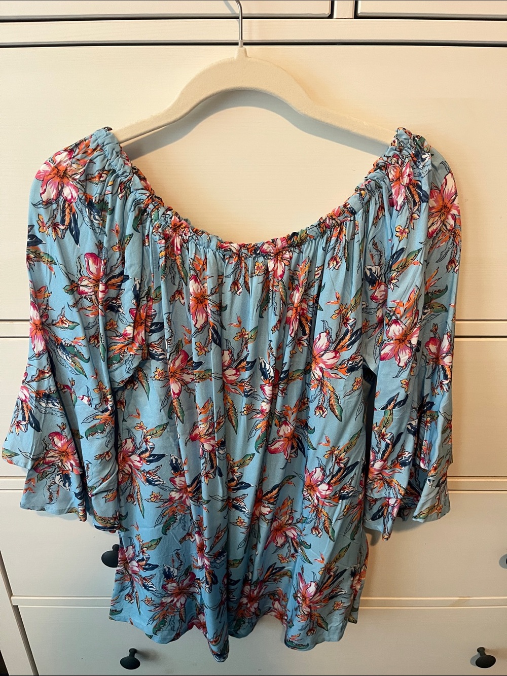 NWT Toscana for Venus Light Blue/Multi-Colored Floral Women’s Top Size Small